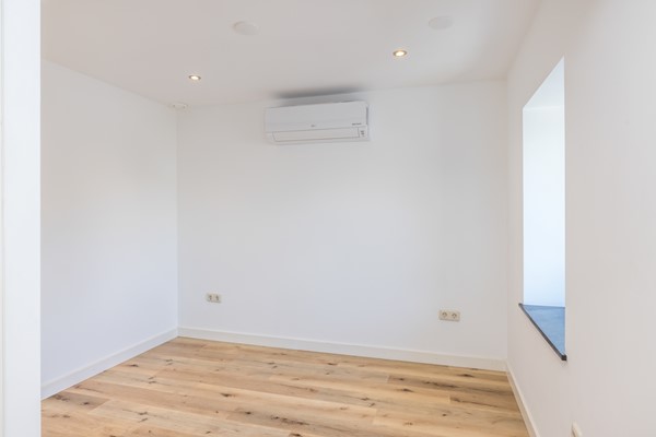 Foto - Te koop: Een woning voor de toekomst met een energielabel van A+++ met een multifunctionele ruimte      (ca 25 m2) en tuin met eiken overkapping en grote eiken carport in het Heuvelland.